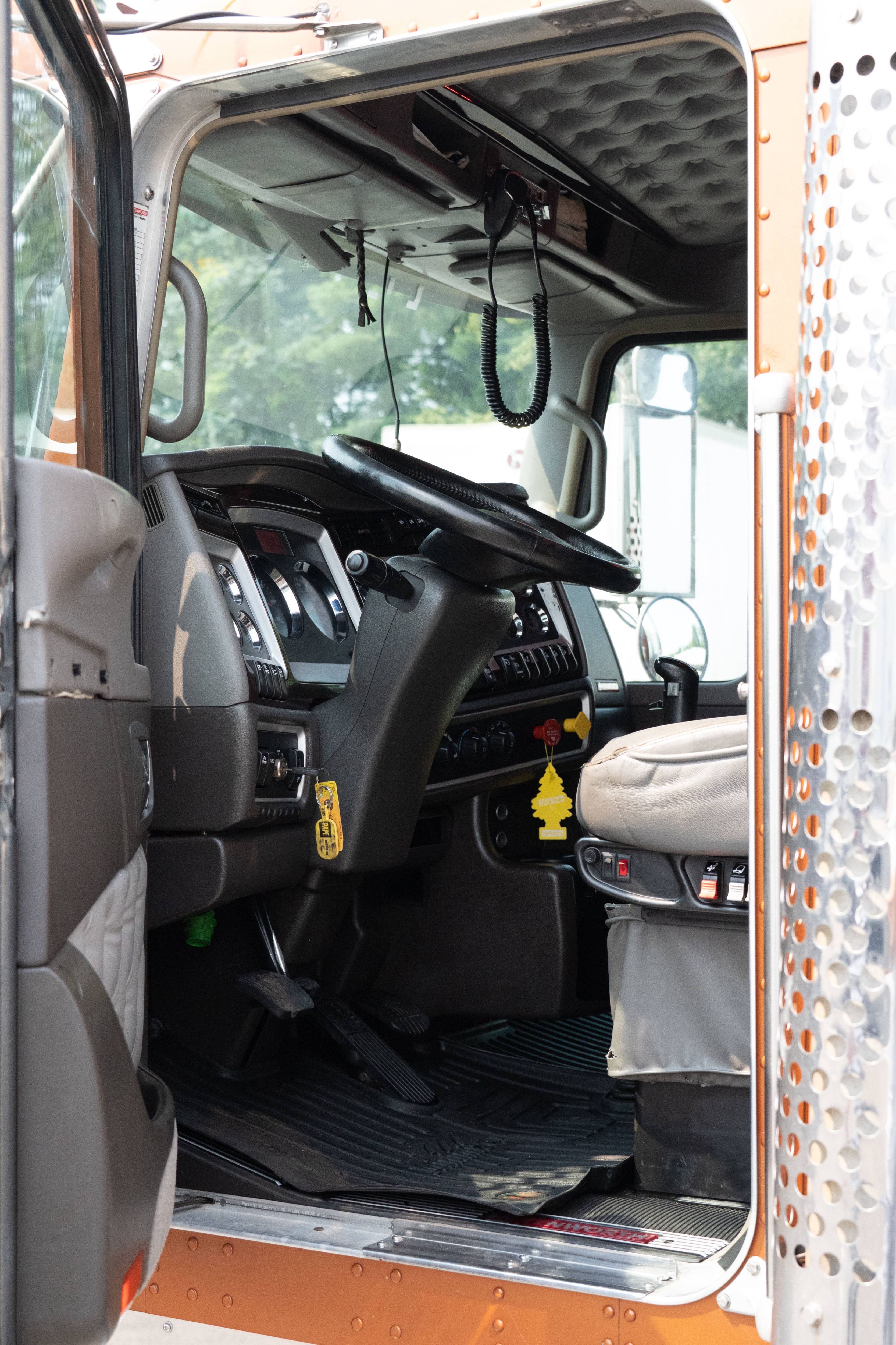 2020 Kenworth W9 Series image 9