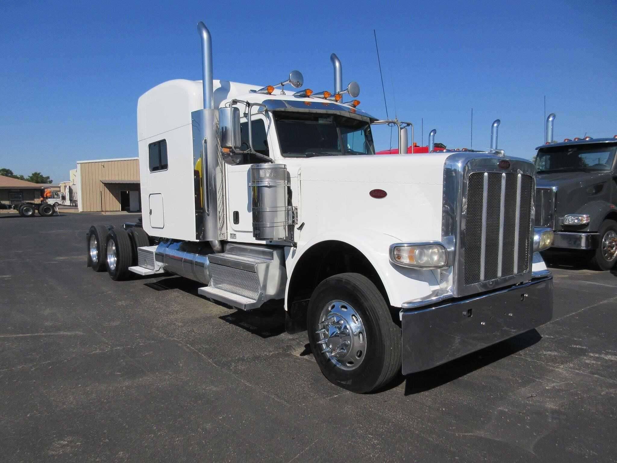 2018 Peterbilt 389 image 1
