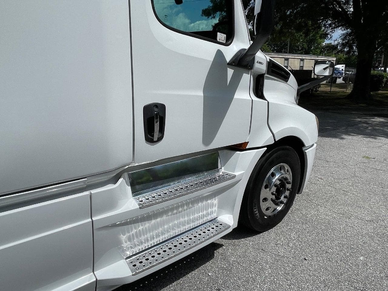 2019 Freightliner Cascadia 126 image 14