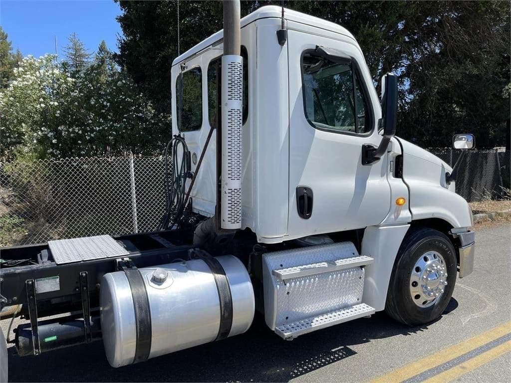 2013 Freightliner Cascadia image 4