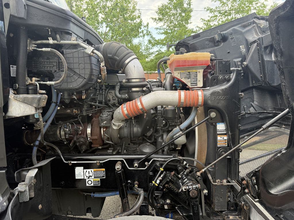 Used 2018 PETERBILT 567 image 17