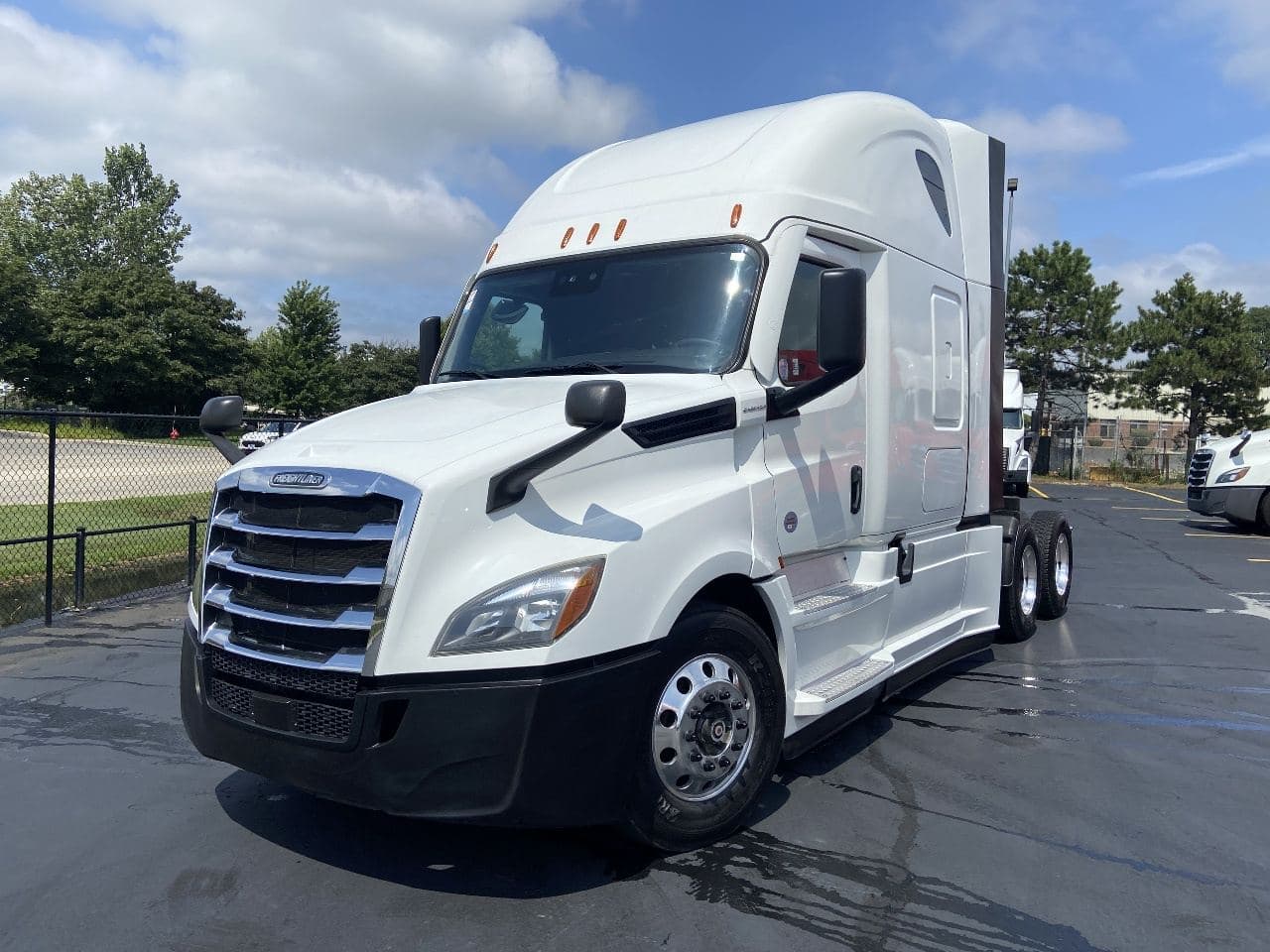 2020 Freightliner Cascadia image 1