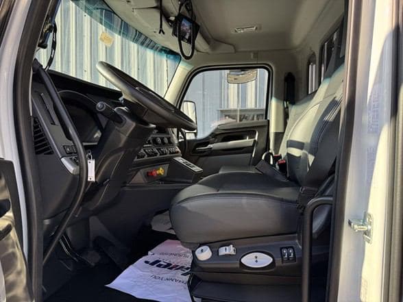 2026 Kenworth T880 image 15