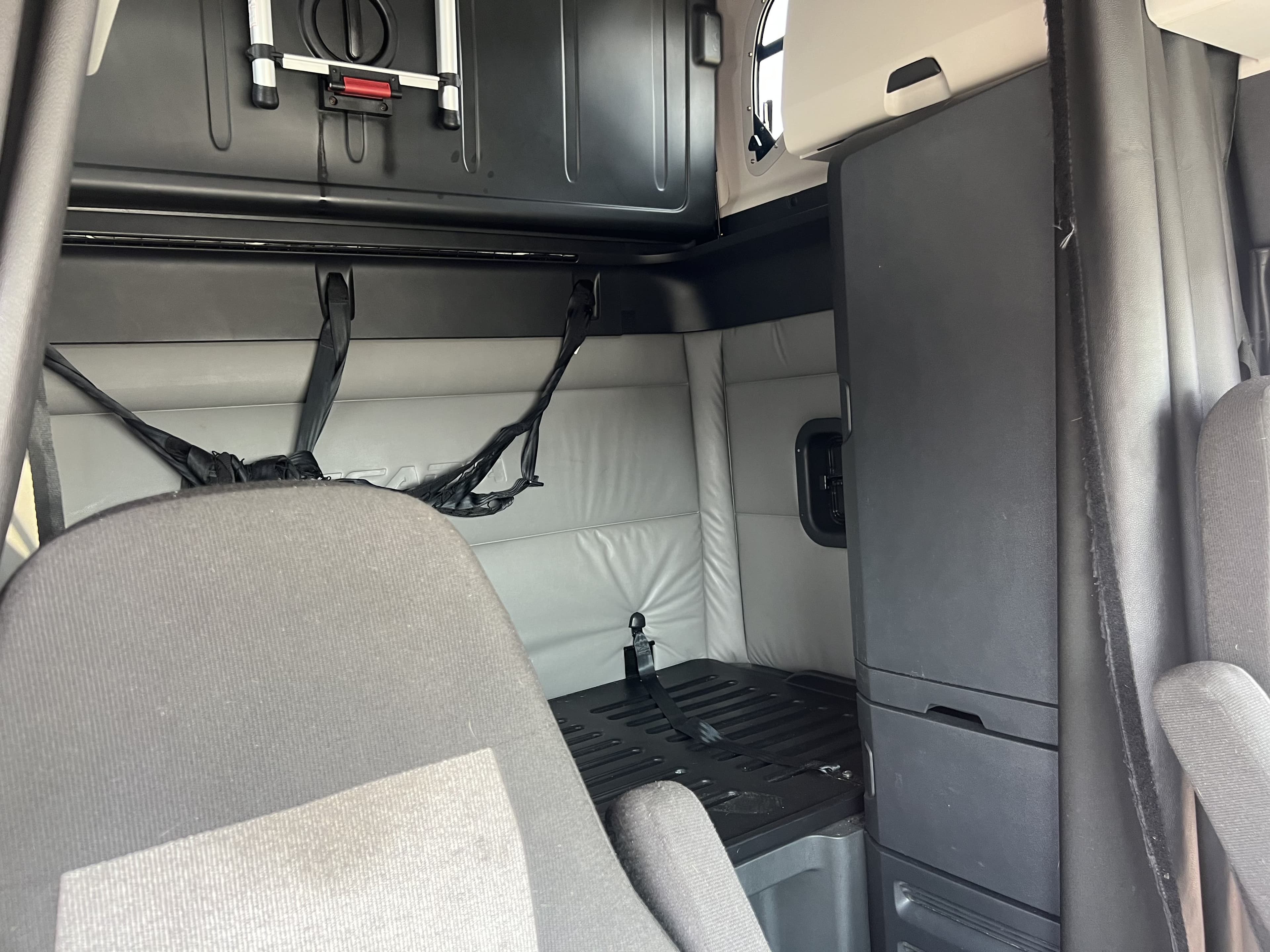 2022 Freightliner Cascadia 126 image 9