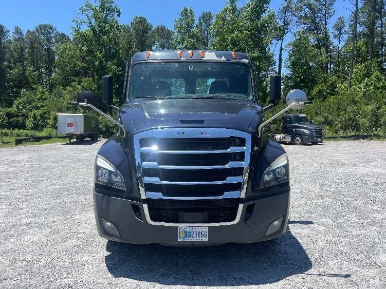 2019 Freightliner Cascadia 126 Day Cab Truck - 455HP, 12 Speed Automatic image 2