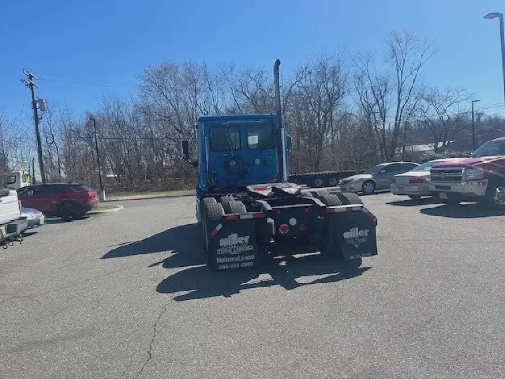 2019 Freightliner Cascadia 113 image 10