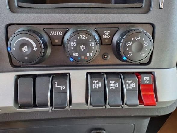 2025 Kenworth T880 image 22