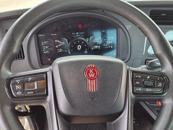 2023 Kenworth T880 image 17