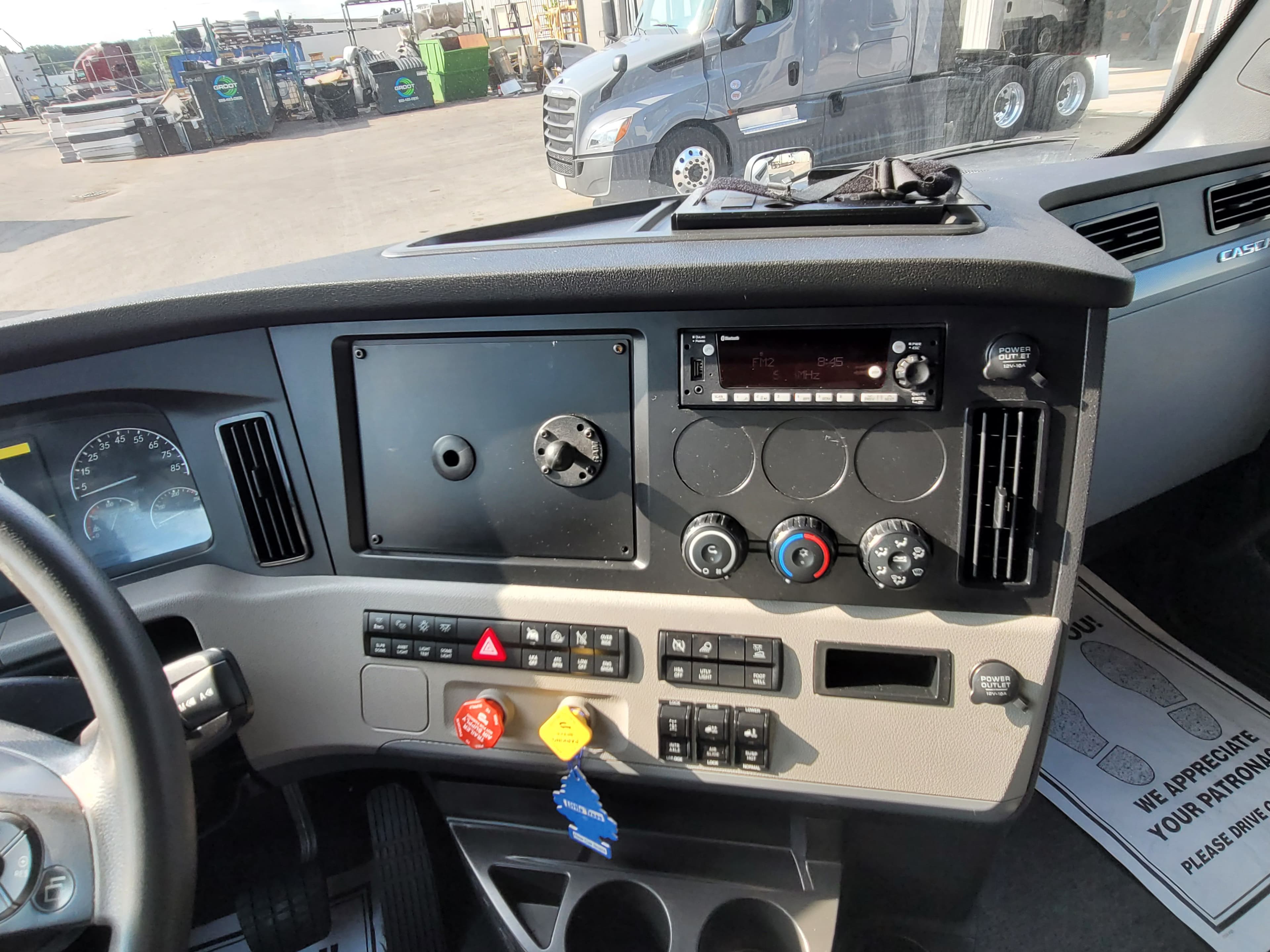 2022 Freightliner Cascadia 126 image 11