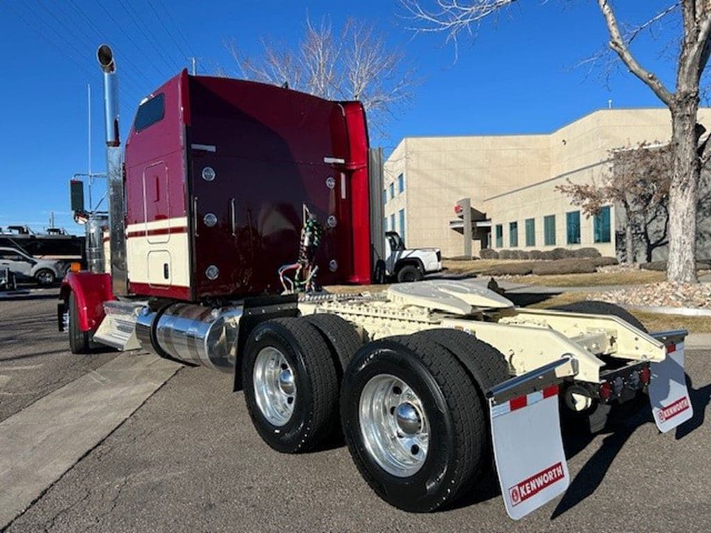 New 2027 KENWORTH W900L image 4