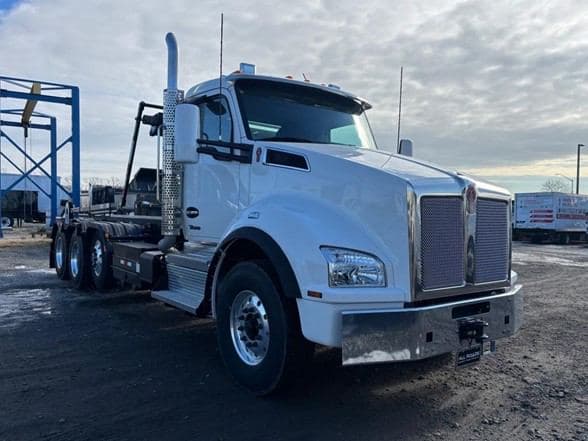 2025 Kenworth T880 image 1