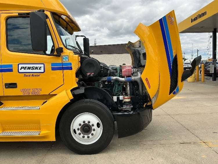 2022 Volvo VNL image 12