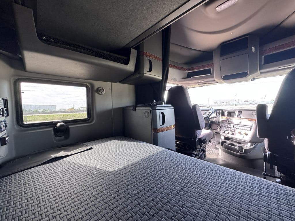 Used 2021 INTERNATIONAL LT625 image 29