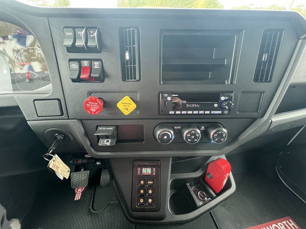 New 2026 KENWORTH T280 image 11