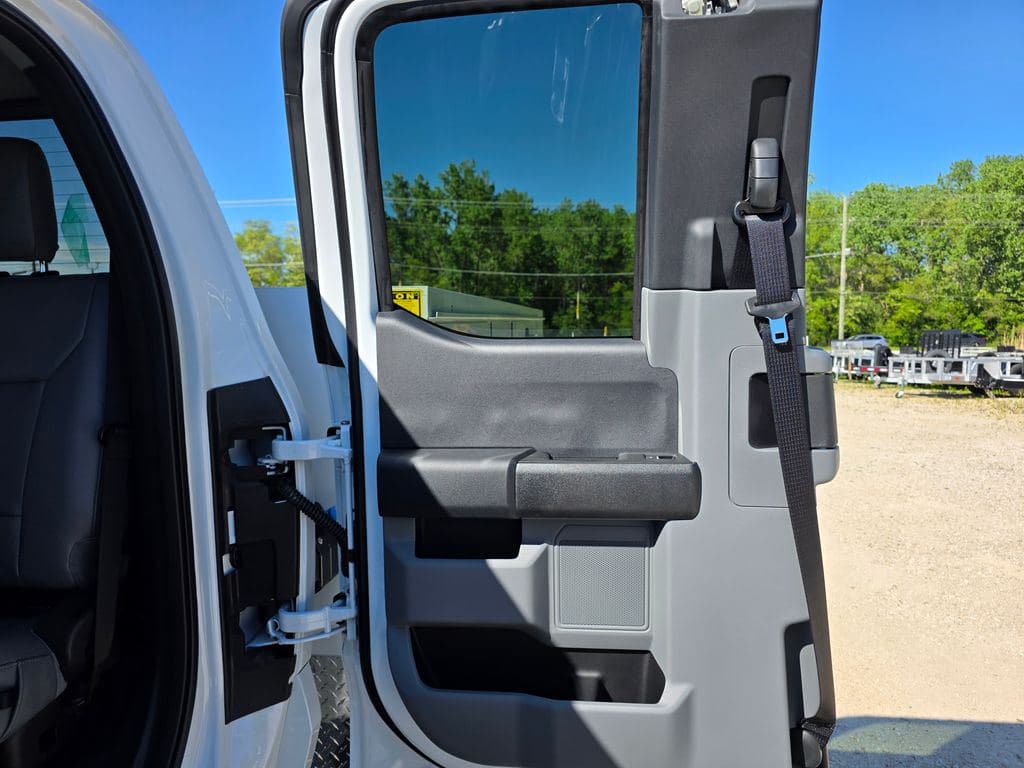 2026 Ford F-550SD XL Service Utility Body image 15