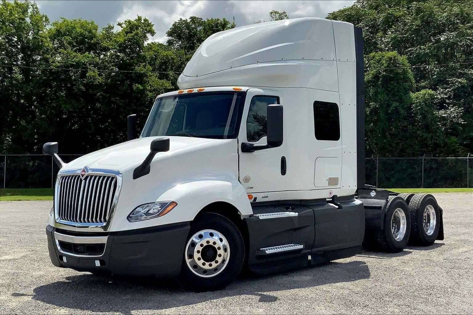 2023 International LT62F image 6