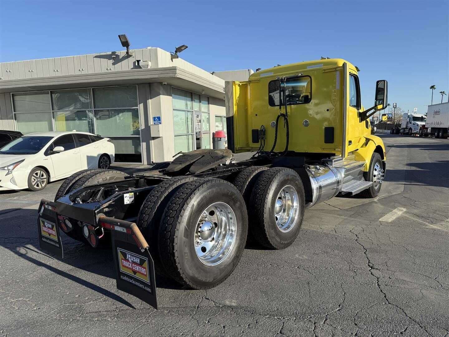 2021 Peterbilt 579 image 2