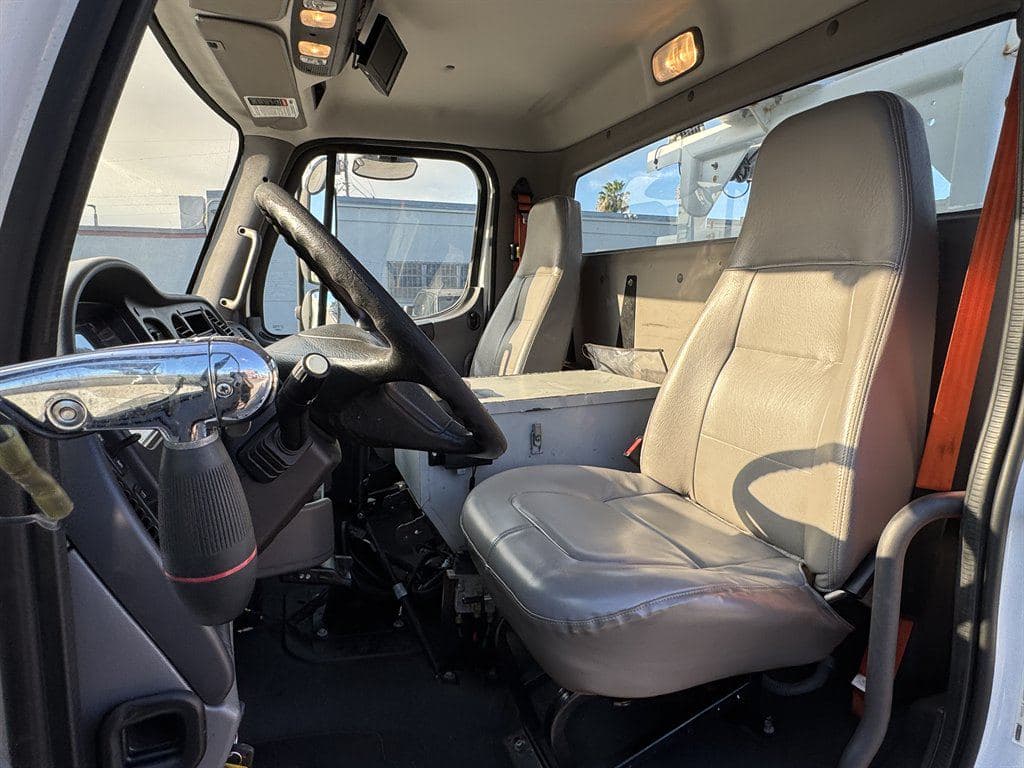 2015 Freightliner M2 106 image 62