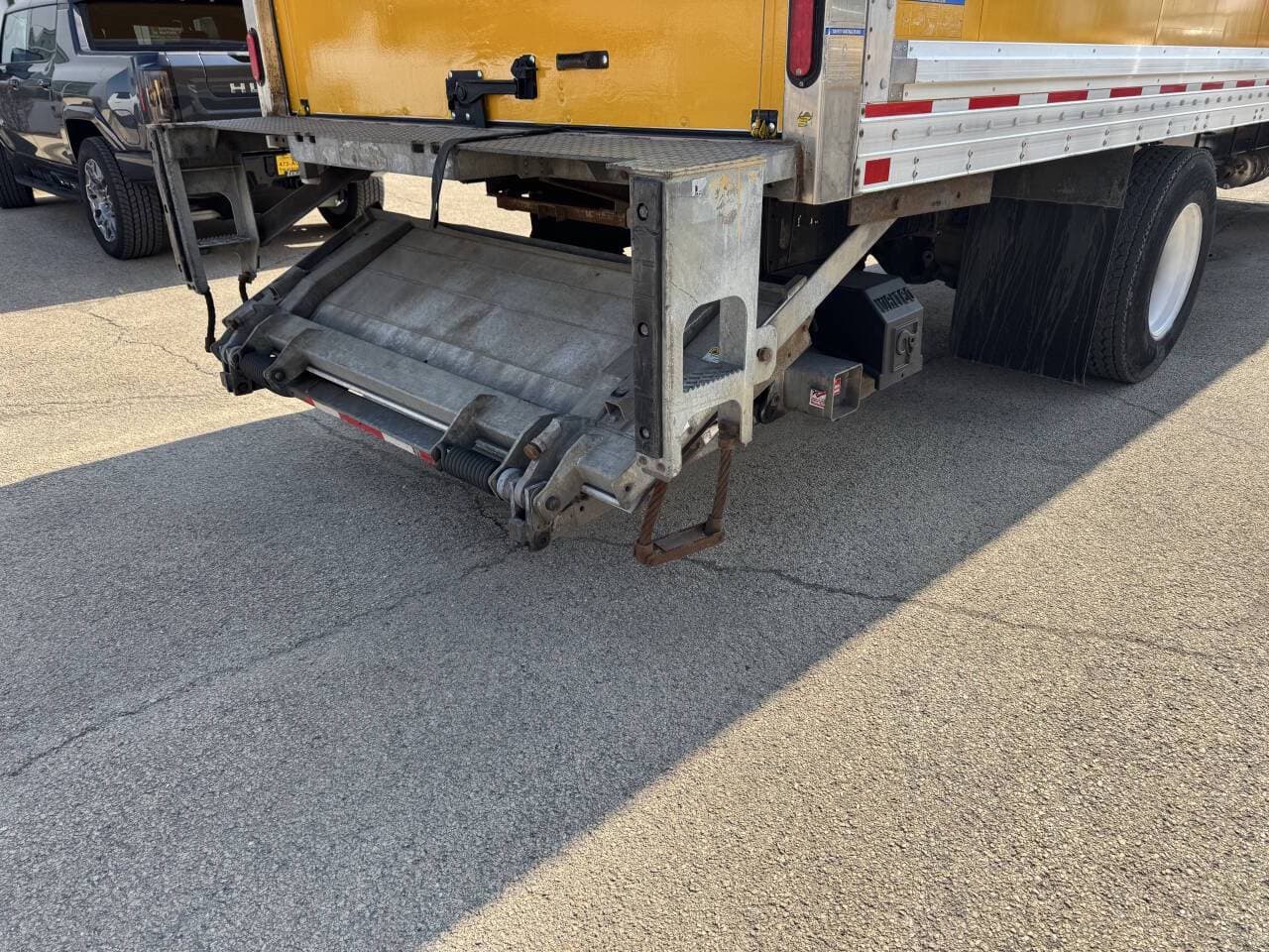 2019 Freightliner M2 106 image 14