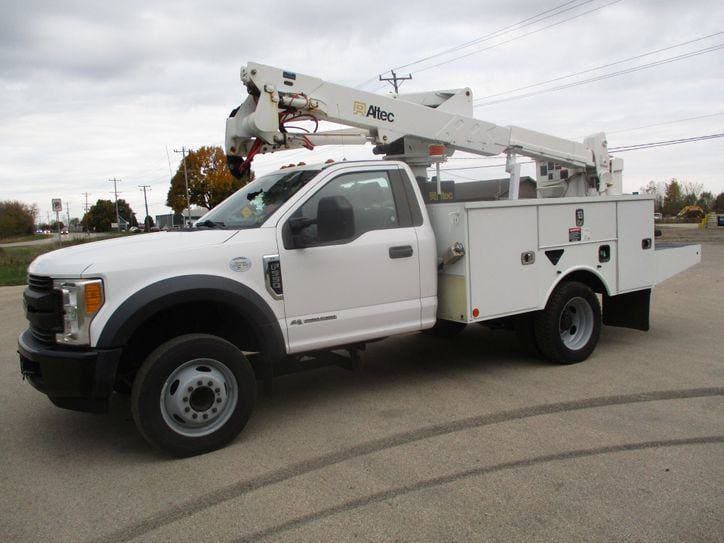 2017 Ford F-550 BUCKET TRUCK 92K MILES image 1