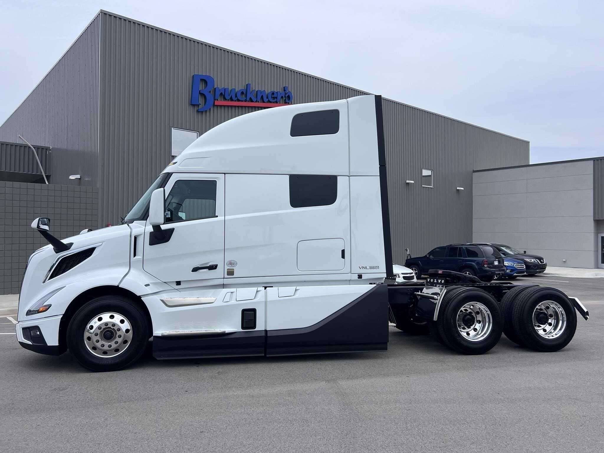 New 2026 VOLVO VNL64T860 Conventional - Sleeper Truck in Tulsa, OK image 2