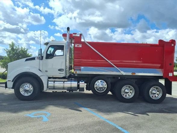 2025 Kenworth T880 image 4