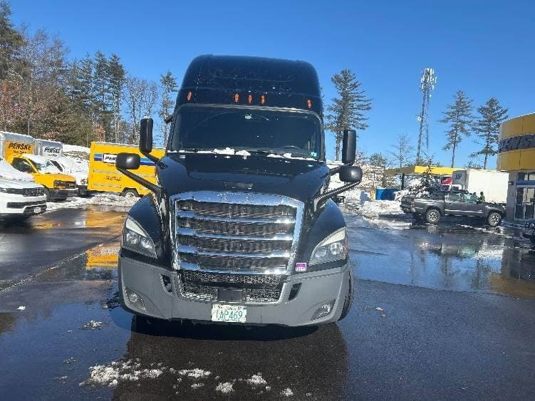 2019 Freightliner Cascadia 126 Sleeper Semi Truck - 72" Integral Sleeper, 455HP, 12 Speed Automatic image 2