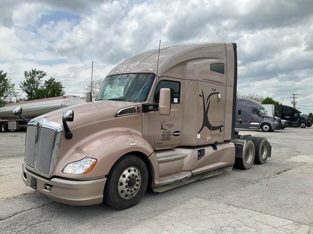 2021 Kenworth T680 image 1