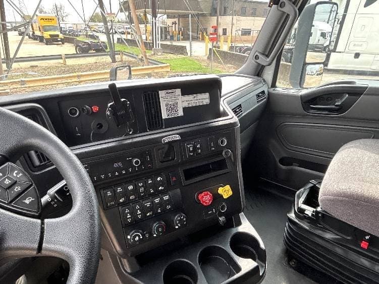 2023 International LT62F image 6