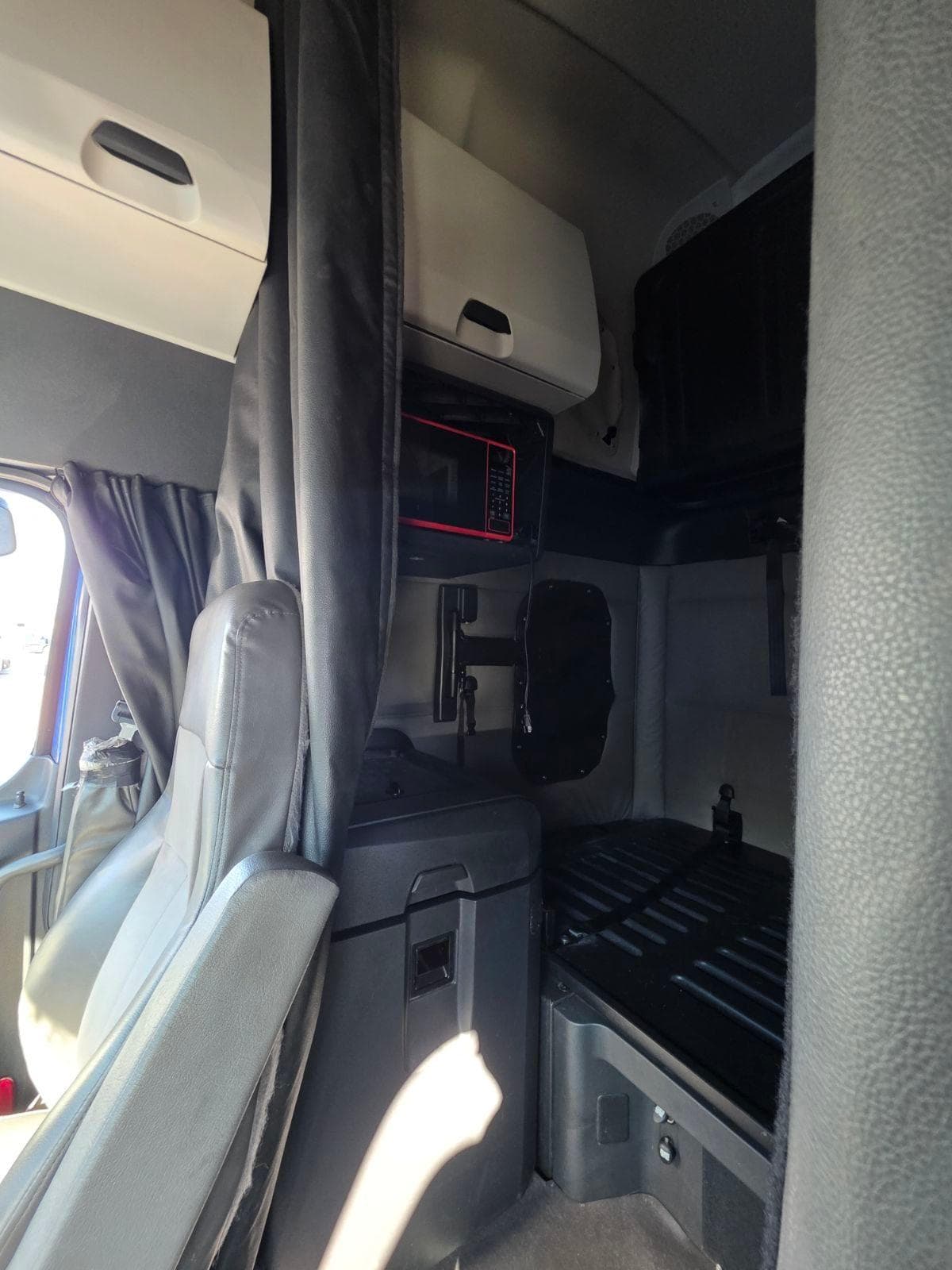 2020 Freightliner Cascadia image 7