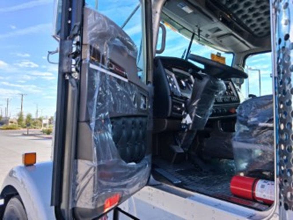 New 2027 KENWORTH W900L image 19