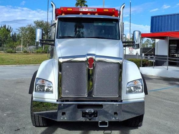 2025 Kenworth T880 image 2