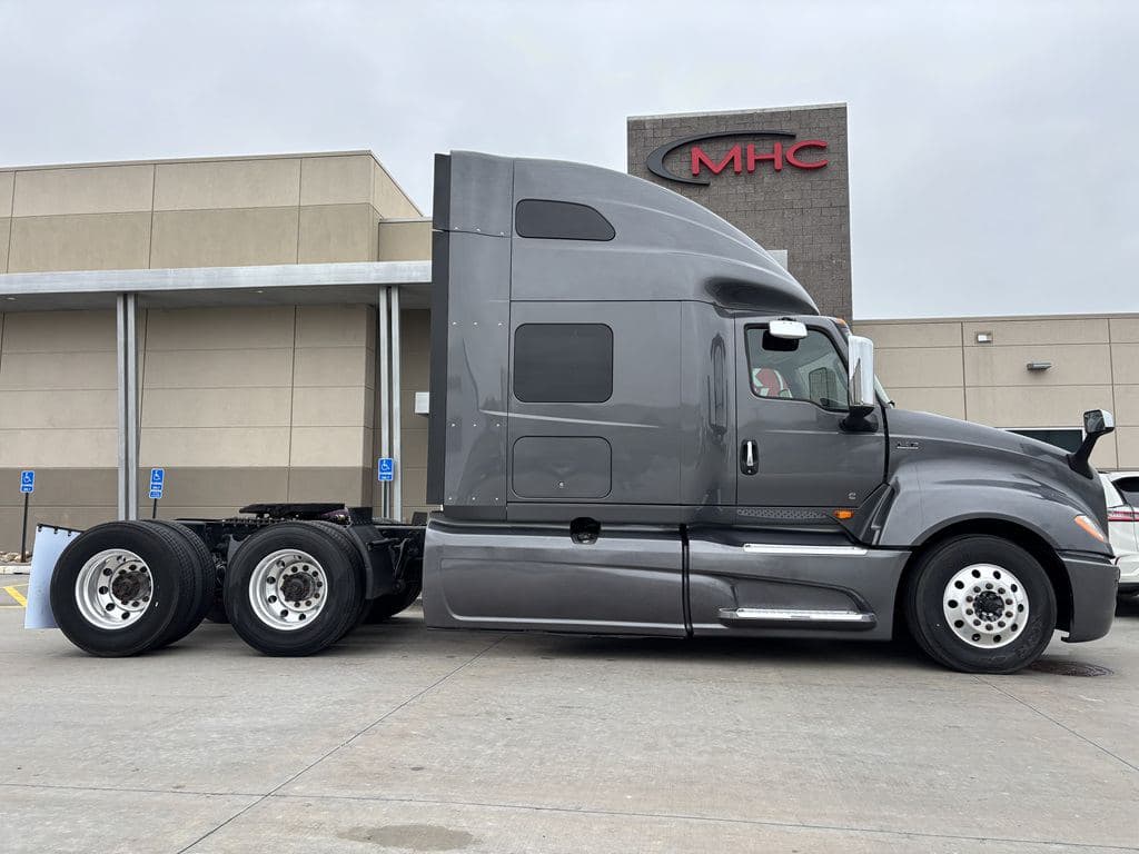 Used 2021 INTERNATIONAL LT625 image 10