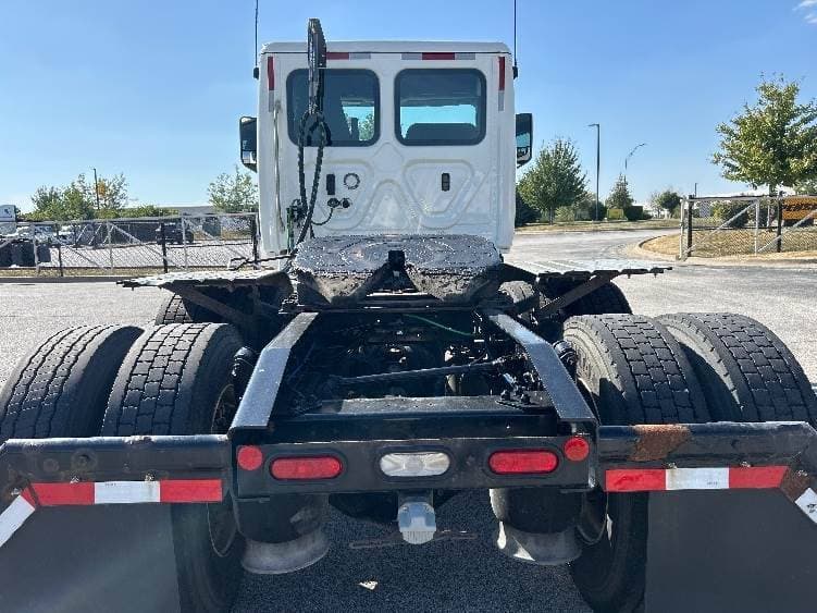 2019 Freightliner Cascadia 126 Day Cab Truck - 435HP, 10 Speed Manual image 6