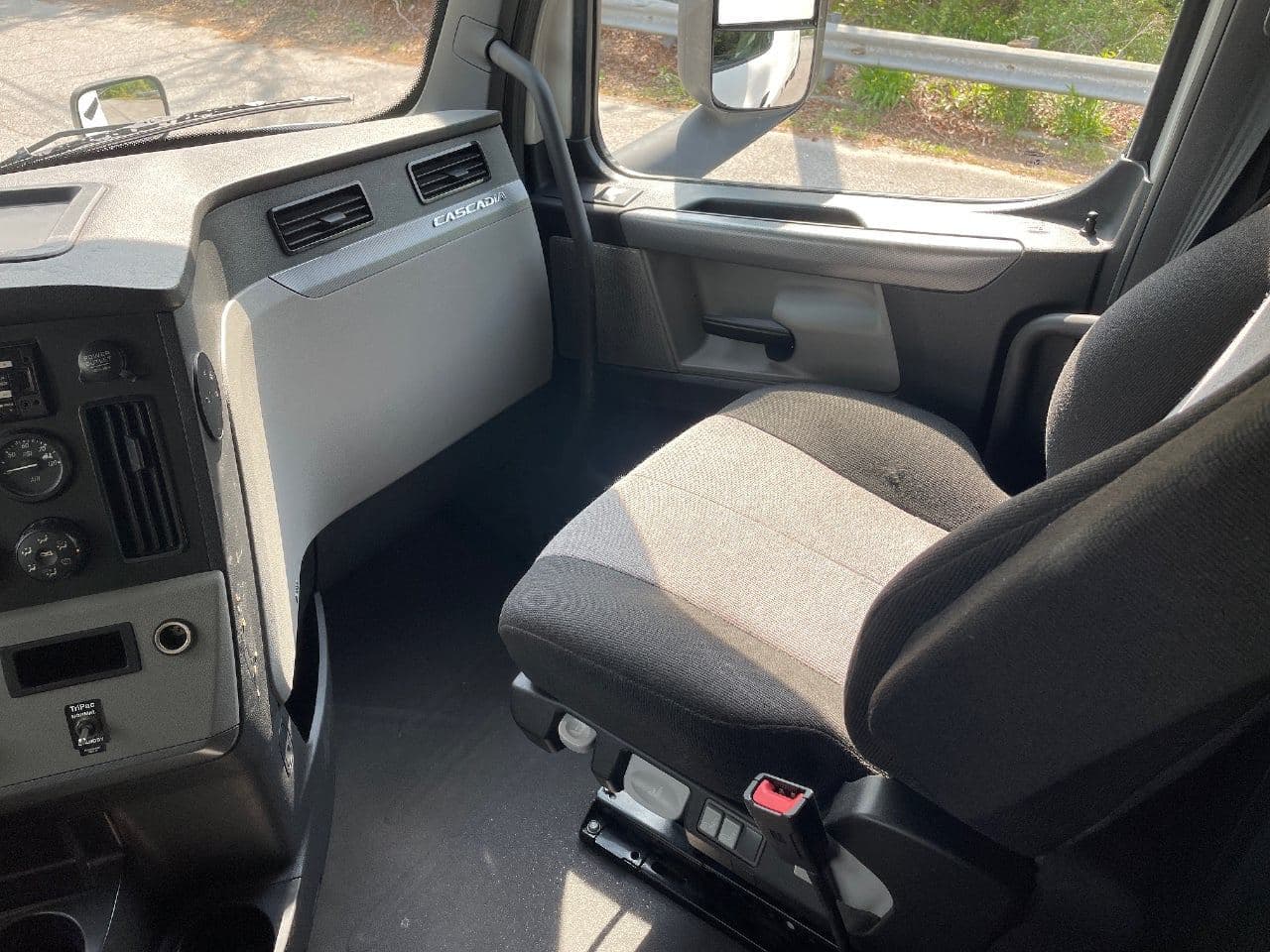 2020 Freightliner Cascadia 126 image 25