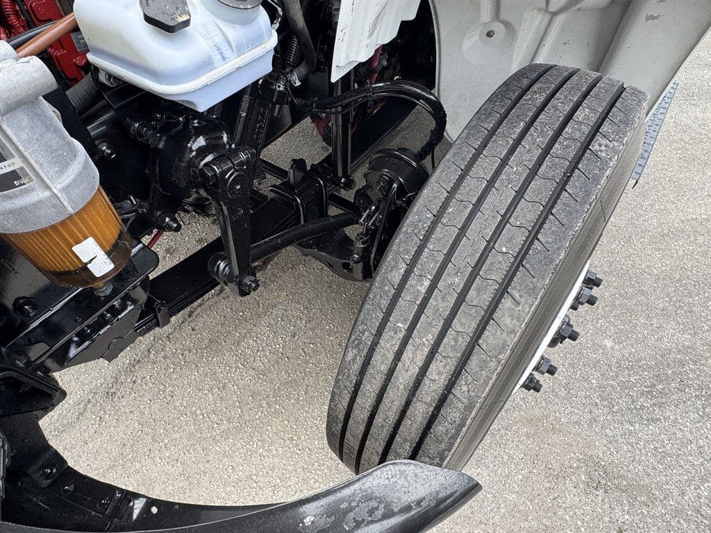2018 Freightliner M2-106 image 39