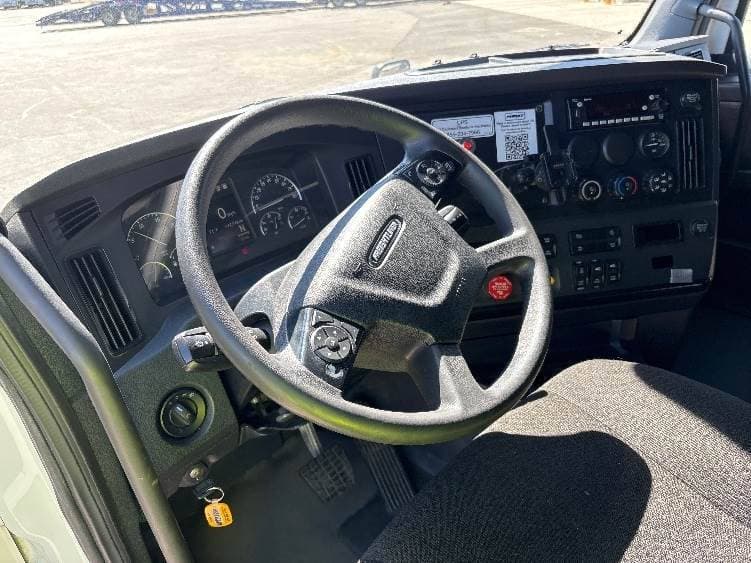 2023 Freightliner Cascadia 126 image 4