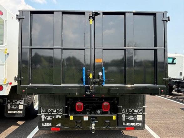 2025 Ford F650 SD image 3