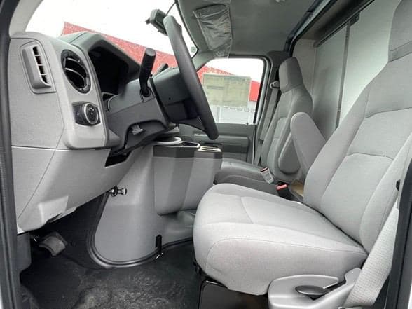 2024 Ford E450 image 13