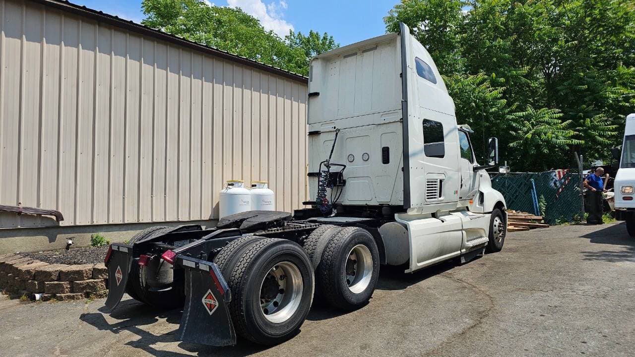 2022 International LT625 image 2