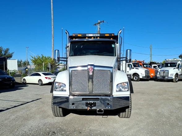 2026 Kenworth T880 image 2