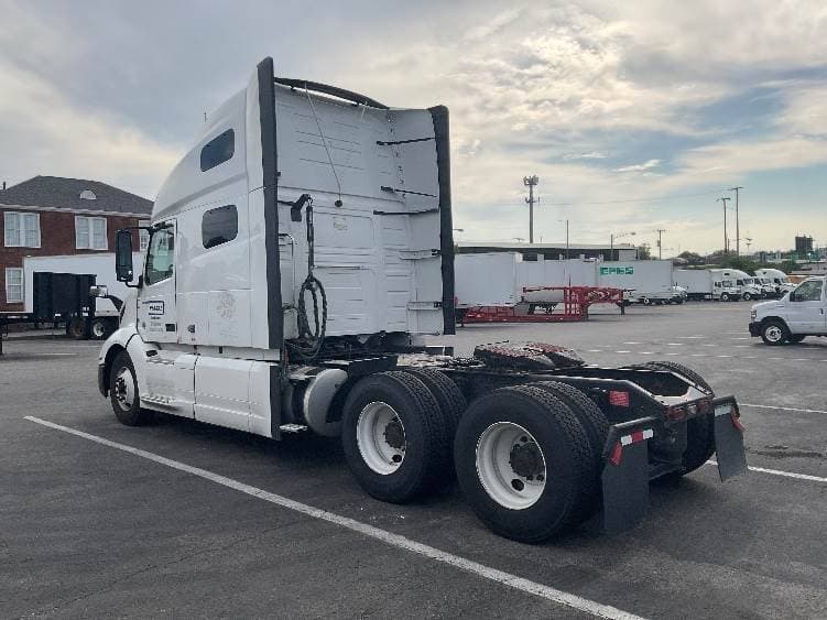 2022 Volvo VNL image 4