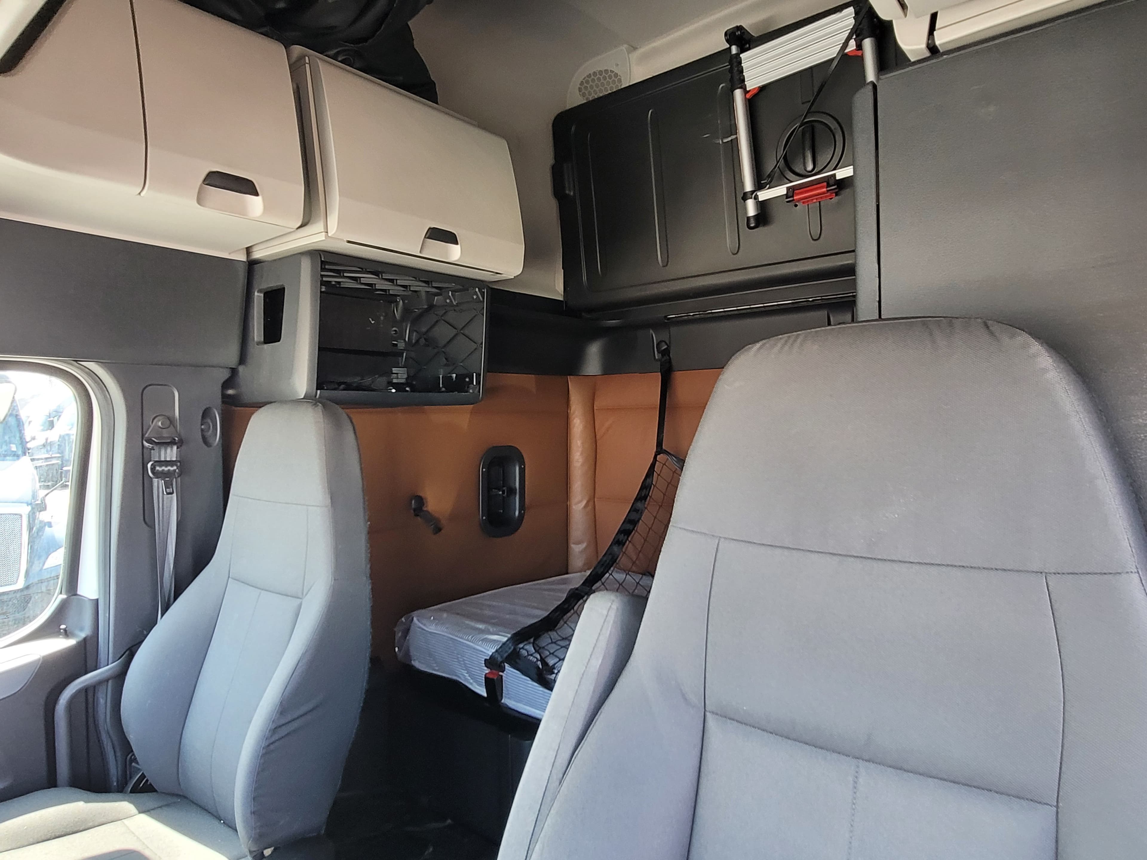 2022 Freightliner Cascadia 126 image 8