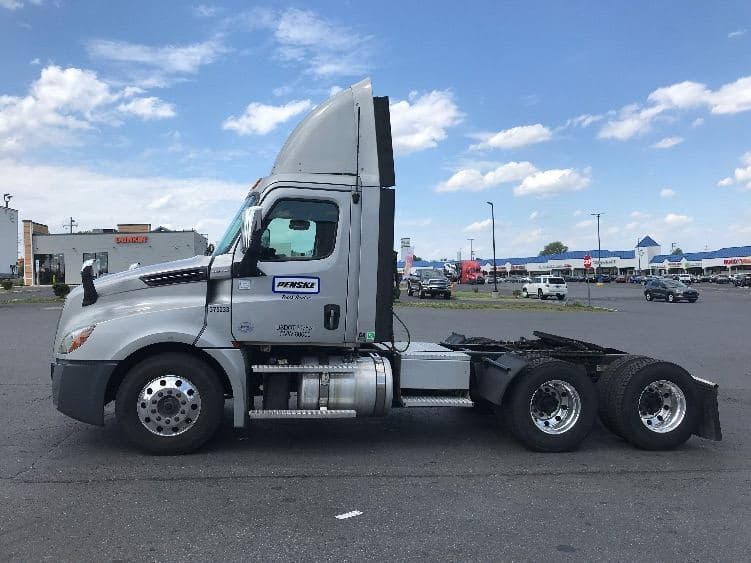 2020 Freightliner Cascadia 126 image 4