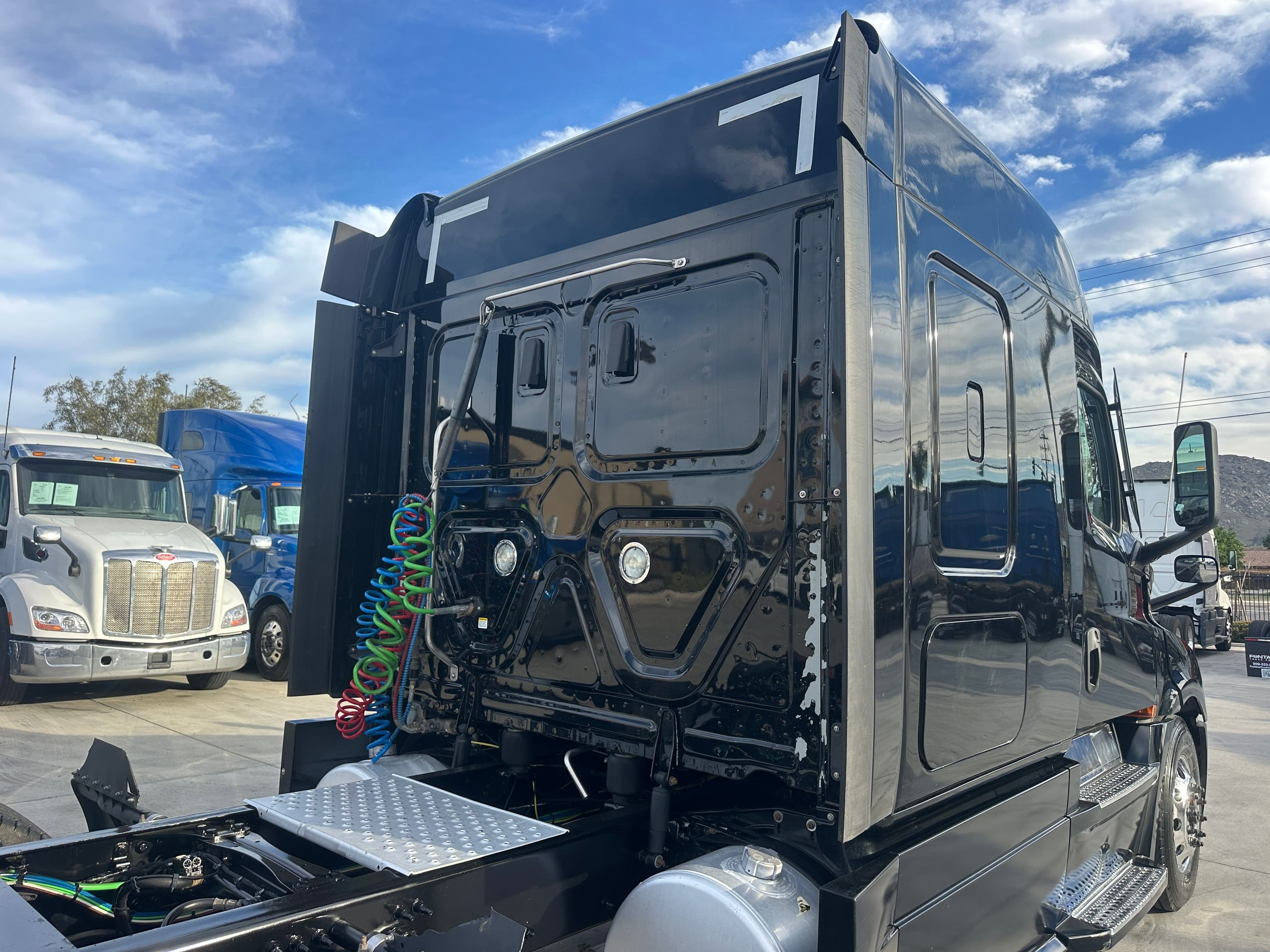 2021 Freightliner Cascadia 126 image 18