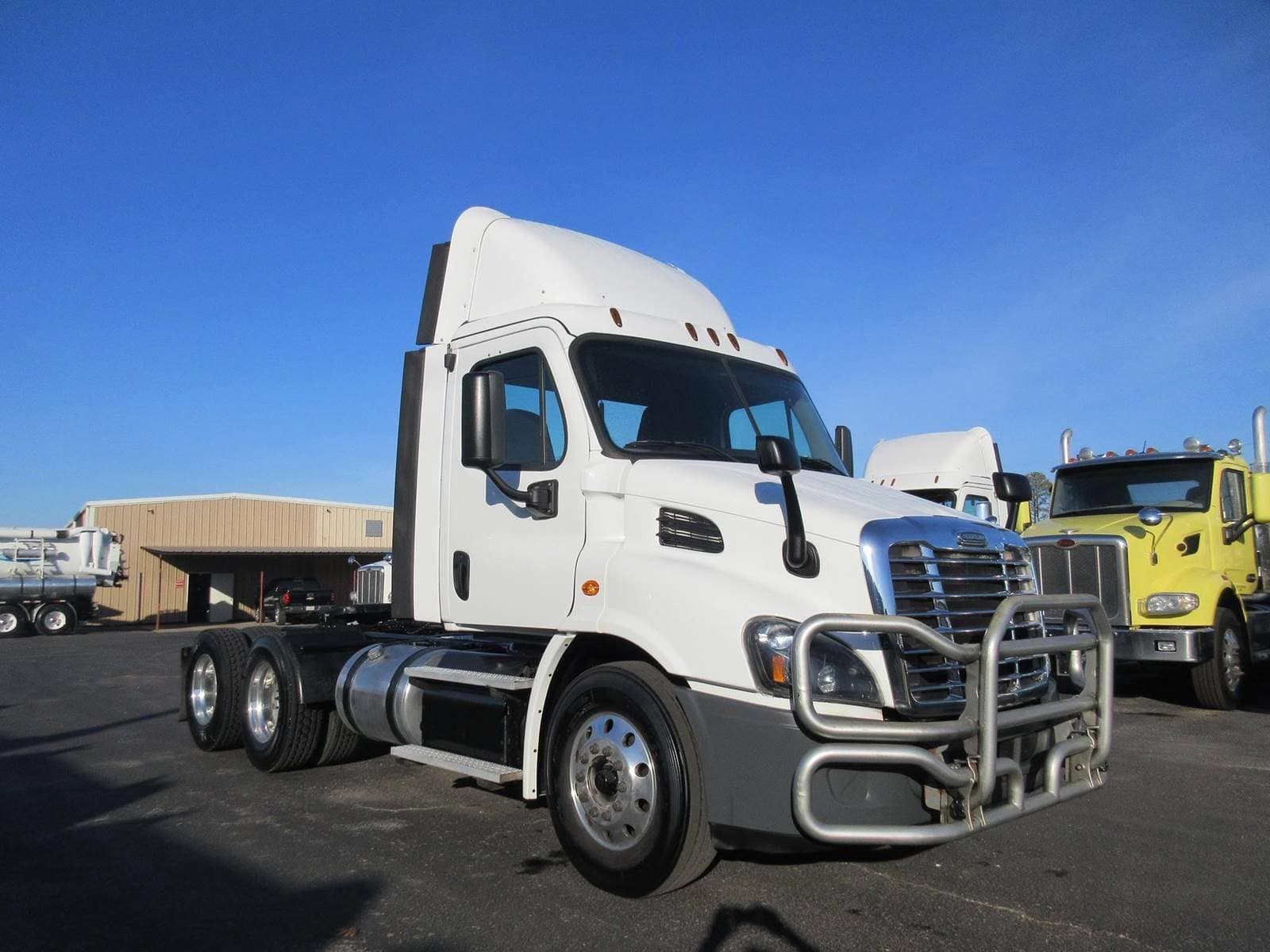 2018 Freightliner Cascadia 113 image 3