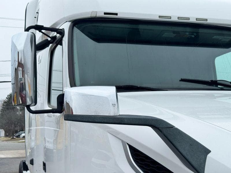 2020 Volvo VNL image 54