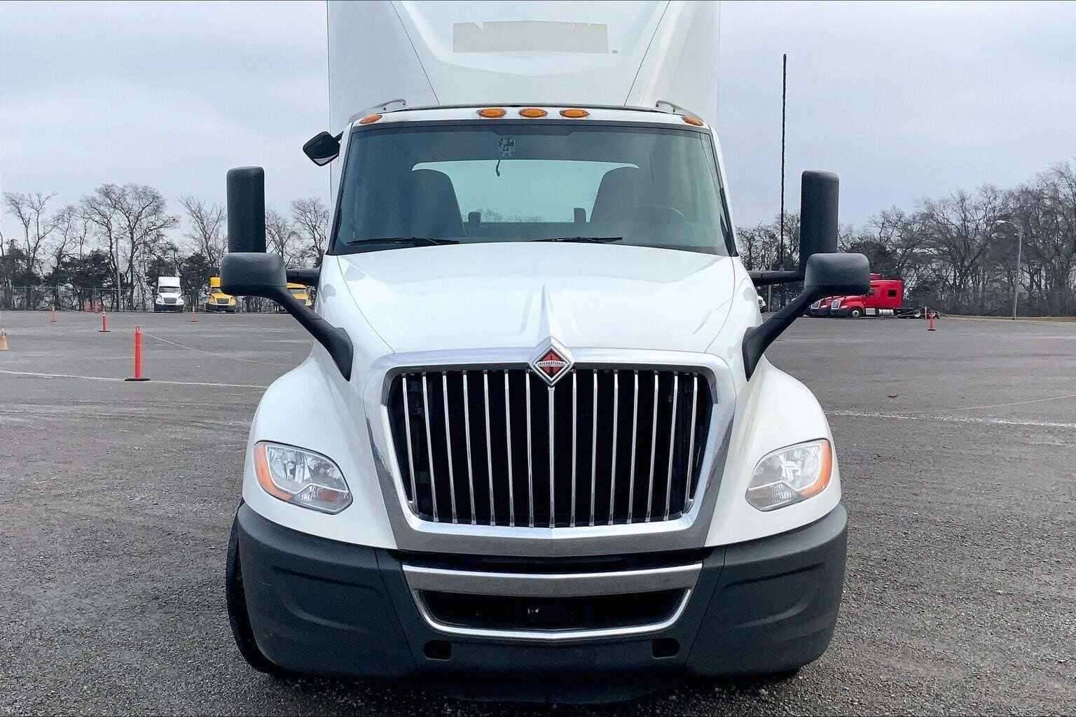 2021 International LT625 image 2