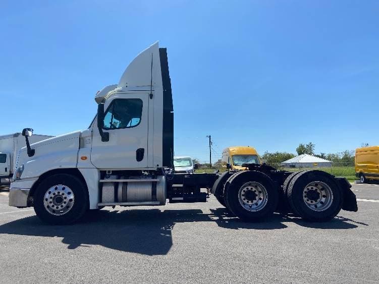 2018 Freightliner Cascadia image 8