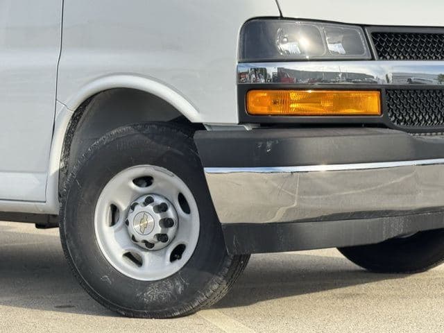 2025 Chevrolet Express 2500 Work Van Cargo image 4